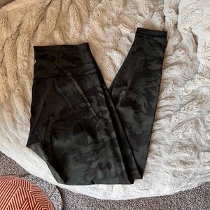 Lululemon wunder under high rise camo tight 28